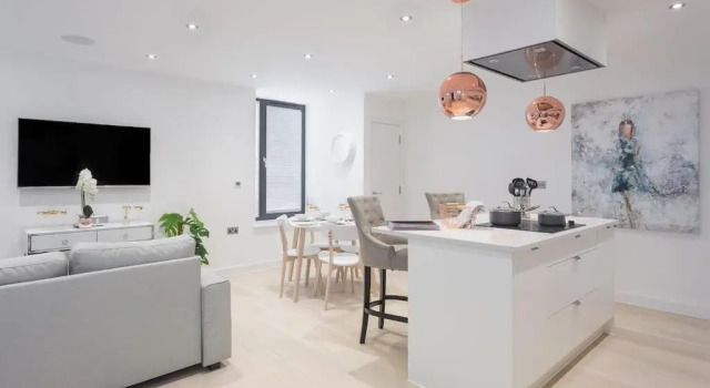 The Chapel 1 - Stylish 2 bed 2 bath Modern Home
