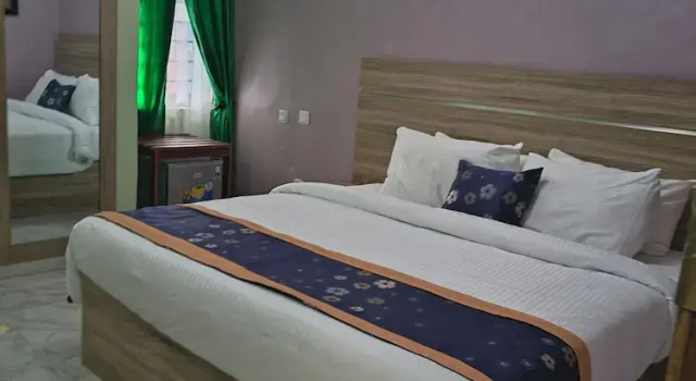 Номер Deluxe J Blitz International Hotel