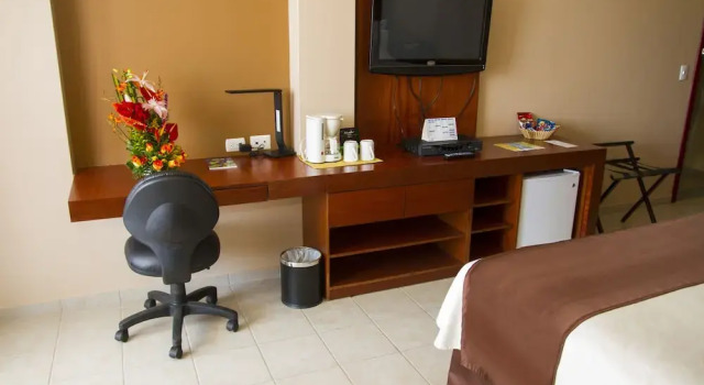 Howard Johnson Plaza Hotel Manta, Buchen Sie Hotel Business-Hotels in Manabi, 4* 5*