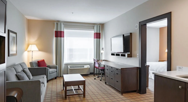 Люкс c 1 комнатой Four Points by Sheraton Edmonton International Airport
