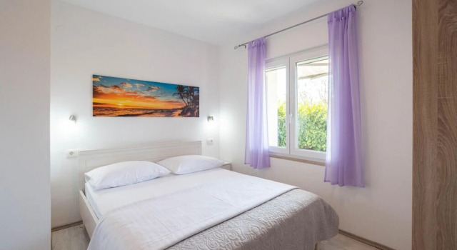 Beautiful Apartment in Podstrana With Wifi and 2 Bedrooms, Varaa Huoneisto Hotellit Strožanac pysäköinnillä, Pysäköinti