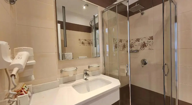Трёхместный номер Standard с балконом и с видом на море Hotel Gold