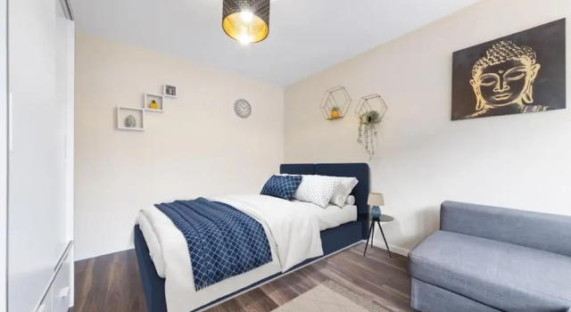 Spacious Double Bed With Sofa Bed In Isleworth TW7, Varaa Huoneisto Asunnot kohteessa Merseyside, Huoneisto