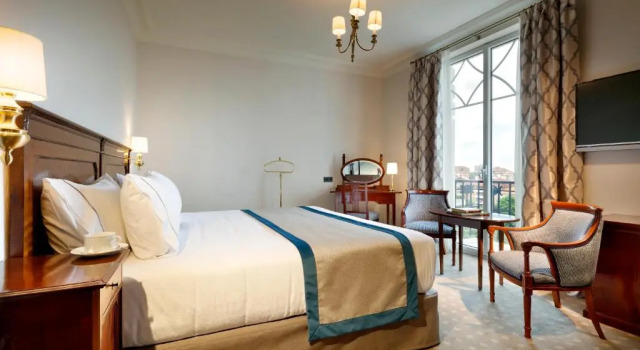 Двухместный номер Deluxe Eurostars Hotel Real