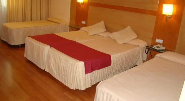 Четырёхместный номер Standard Hotel Reconquista