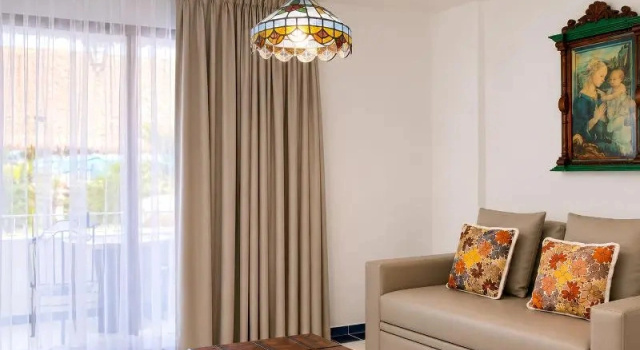 Полулюкс с балконом Los Arcos Suites