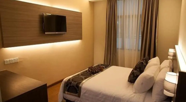 Holiday Villa Hotel & Suites