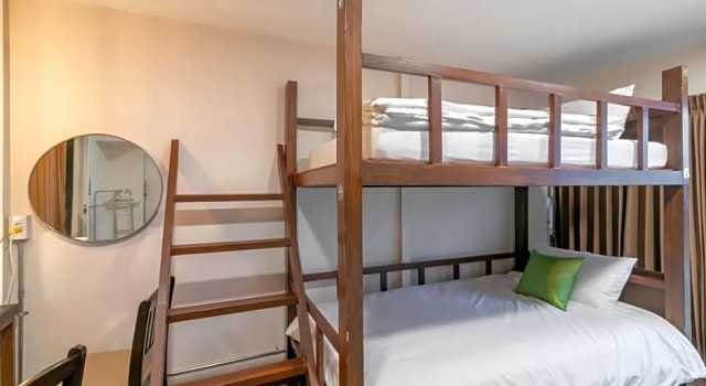 Четырёхместный номер Standard Phobphan Hostel