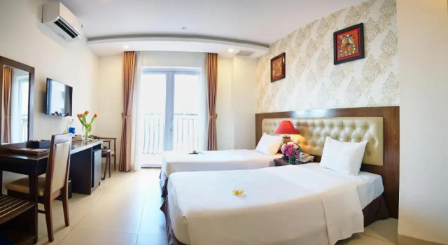 Четырёхместный номер Standard с балконом Boss Hotel