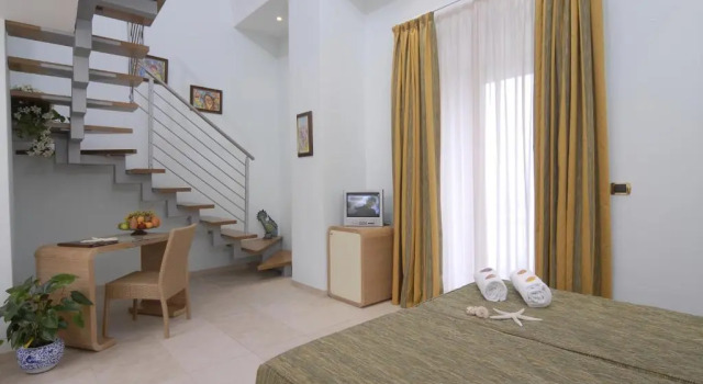 Двухместный номер Deluxe с балконом и с видом на море Hotel Villa Carolina