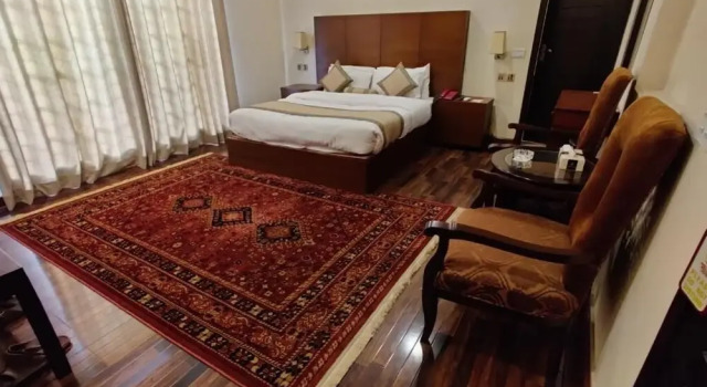 Camera Standard Shelton’s Rezidor Lahore