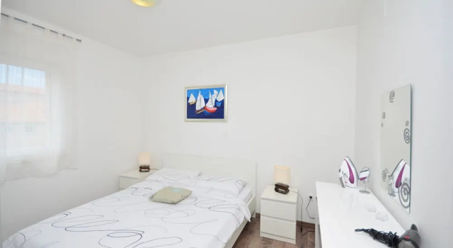 House Goran, Đặt Khách sạn Kolan Pag Island