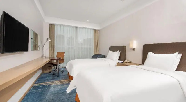 Двухместный номер Standard Holiday Inn Express Dalian Development Zone