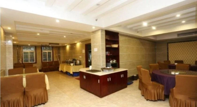 Jinyu Lidu Holiday Hotel, Book Hotel Hoteller i Nanchong med parkering, Parkering