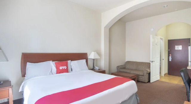 Двухместный номер Premium OYO Townhouse Clute Lake Jackson