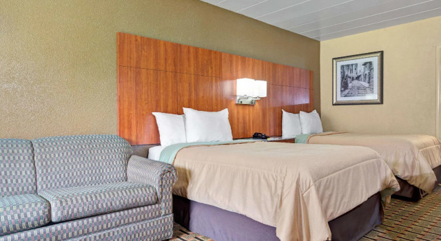 Четырёхместный номер Standard Royal Inn