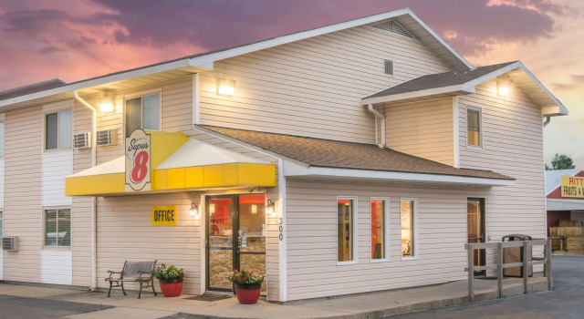 Super 8 by Wyndham Moberly MO