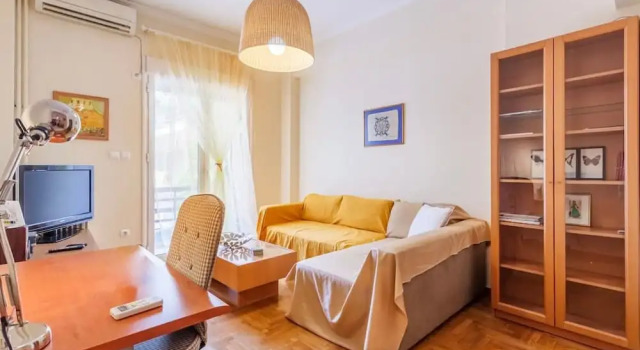 Athens Strawberry Hideaway - City Chic Retreat