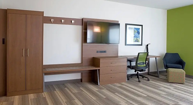 Четырёхместный люкс Holiday Inn Express & Suites - Edmonton SW - Windermere by IHG