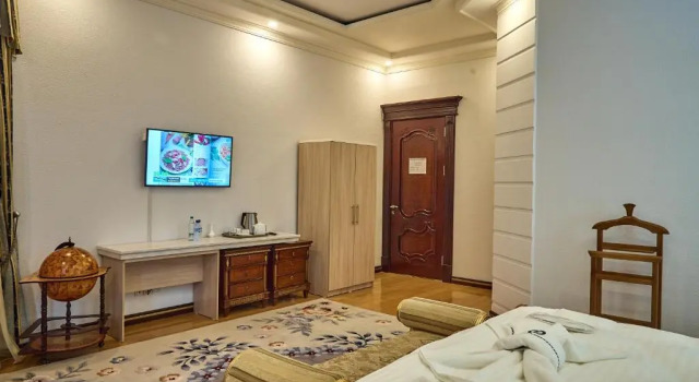 Camera doppia Standard con balcone Queens Hotel
