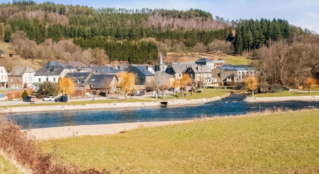 Timeless Cottage in Vresse-sur-semois With Terrace, Забронировать Дом для отпуска Отели в центре Врес-сюр-Семуа, в центре
