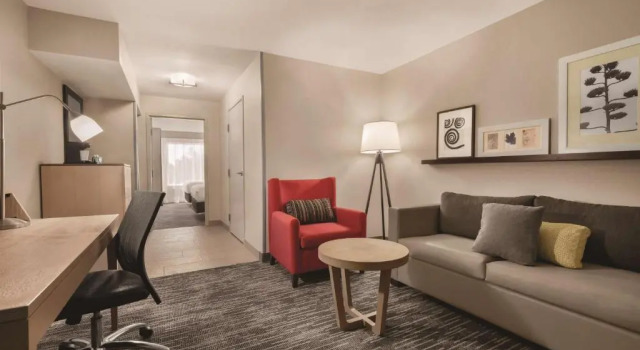 Четырёхместный люкс Country Inn & Suites by Radisson, Savannah Midtown, GA
