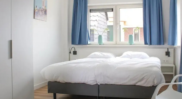 Коттедж Atmospheric Villa With Nice Garden, in a Holiday Park at the Water in Friesland