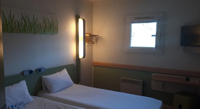 Номер Standard ibis budget Versailles Chateau Saint cyr lEcole