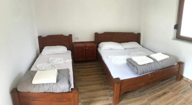 Lazer Çardaku Guest House, Book Guesthouse Valbonë 