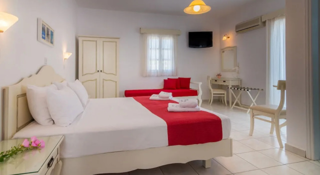 Habitación triple Estándar con balcón Aeolis Hotel