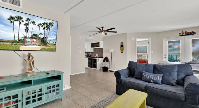 Gulf Coast Condominium Unit 4 2 Bedroom Condo by RedAwning, Buchen Sie Ferienwohnung Padre Island USA
