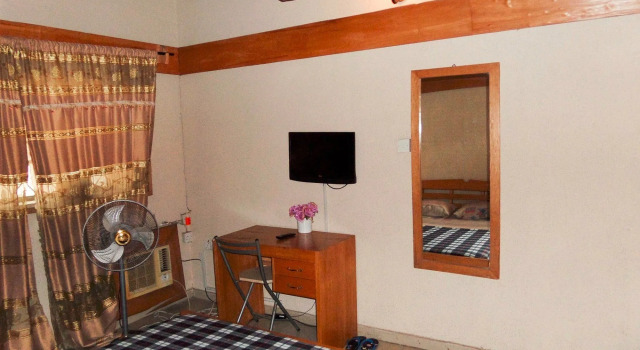 Deke Hotel and Suites