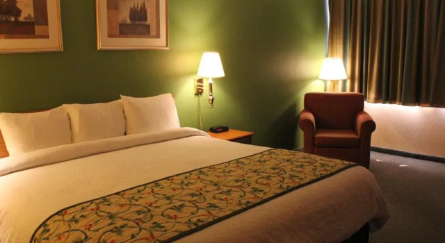 Номер Standard Travelodge by Wyndham Sturgis