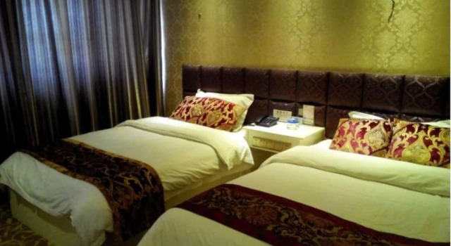 Qujing Ruixin Business Hotel, Buchen Sie Hotel Qujing Yunnan