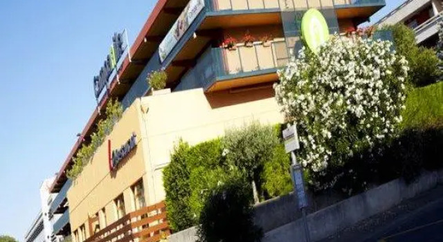 Кровать в общем номере Campanile PRIME - Nîmes Centre