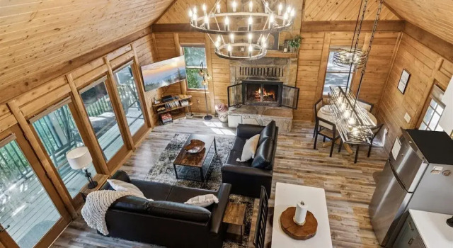 Golf Resort Cabin w Hot Tub Firepit Pool, Забронировать Курортный отель Курортные отели Гатлинберг, рядом с Hillbilly Golf, Курортный отель
