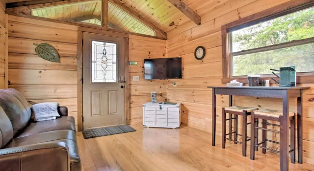 Hike, Sip & Unwind! Mill Spring Cabin Near Winery, 予約 ホテル ミル スプリング ノースカロライナ州