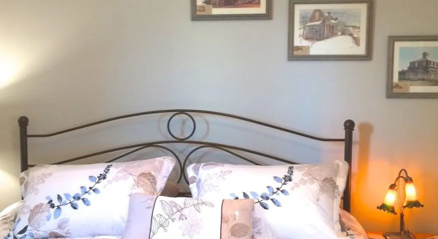 Hilltop Escape Bed & Breakfast, 预订 酒店 Kelowna 不列颠哥伦比亚省