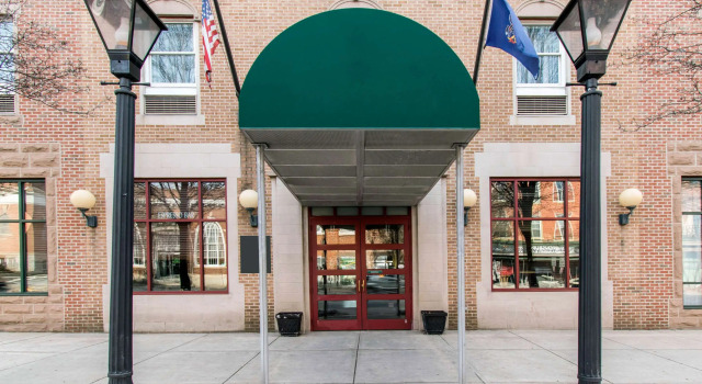 University Hotel & Suites Shippensburg, Trademark by Wyndham, Book Hotel Hoteller i Shippensburg med parkering, Parkering
