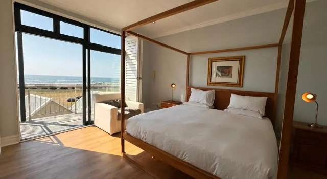 Accommodation Front - Loft Waterfront Penthouse with Ocean Views