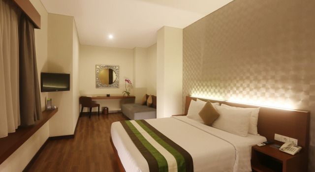 Отель Grand Whiz Nusa Dua