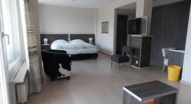 Полулюкс Hotel Castel