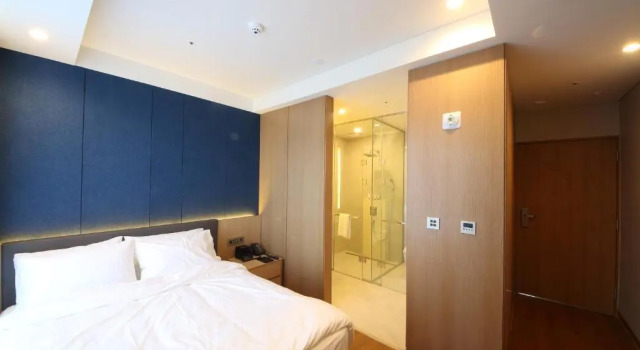 Двухместный номер Standard с балконом Benikea The H Hotel