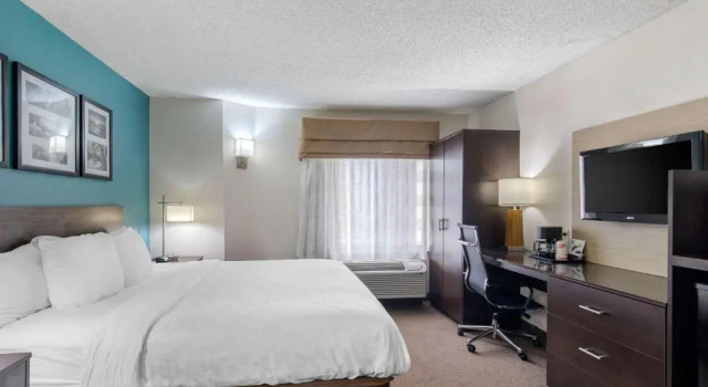 Номер Standard Clarion Inn & Suites DFW North