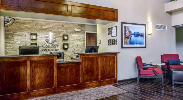 Baymont Inn and Suites Grafton, Book Hotel Grafton Wisconsin