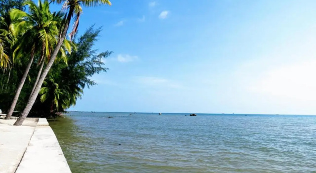 Kiki Coconut Beach Resort, Rezervovat Lázně / Resort Hàm Ninh 