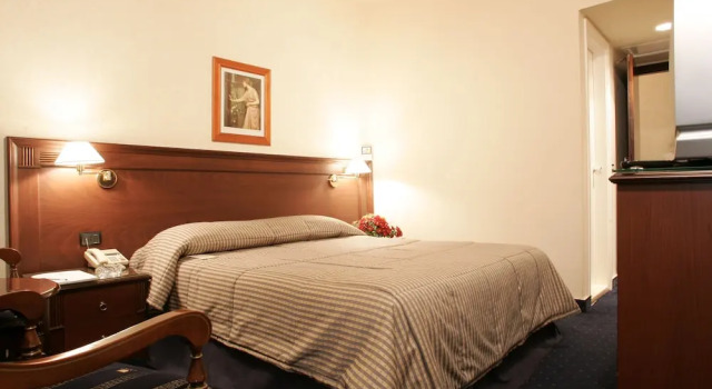 Двухместный номер Standard с балконом The Mayflower Hotel