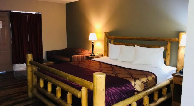Номер Standard с красивым видом из окна Bear Mount Inn & Suites