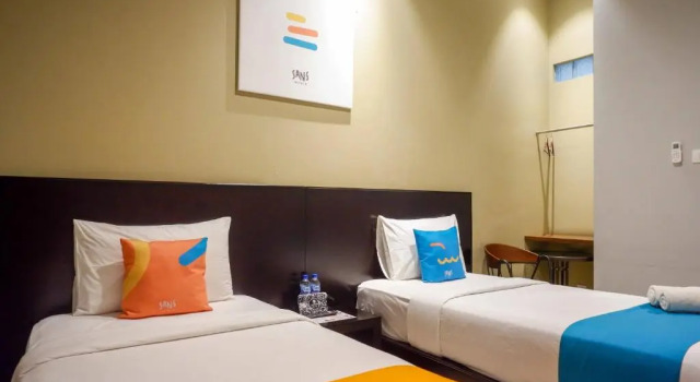 SANS Hotel Empress Simpang Lima