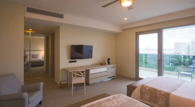 Четырёхместный номер Executive Las Americas Torre Del Mar